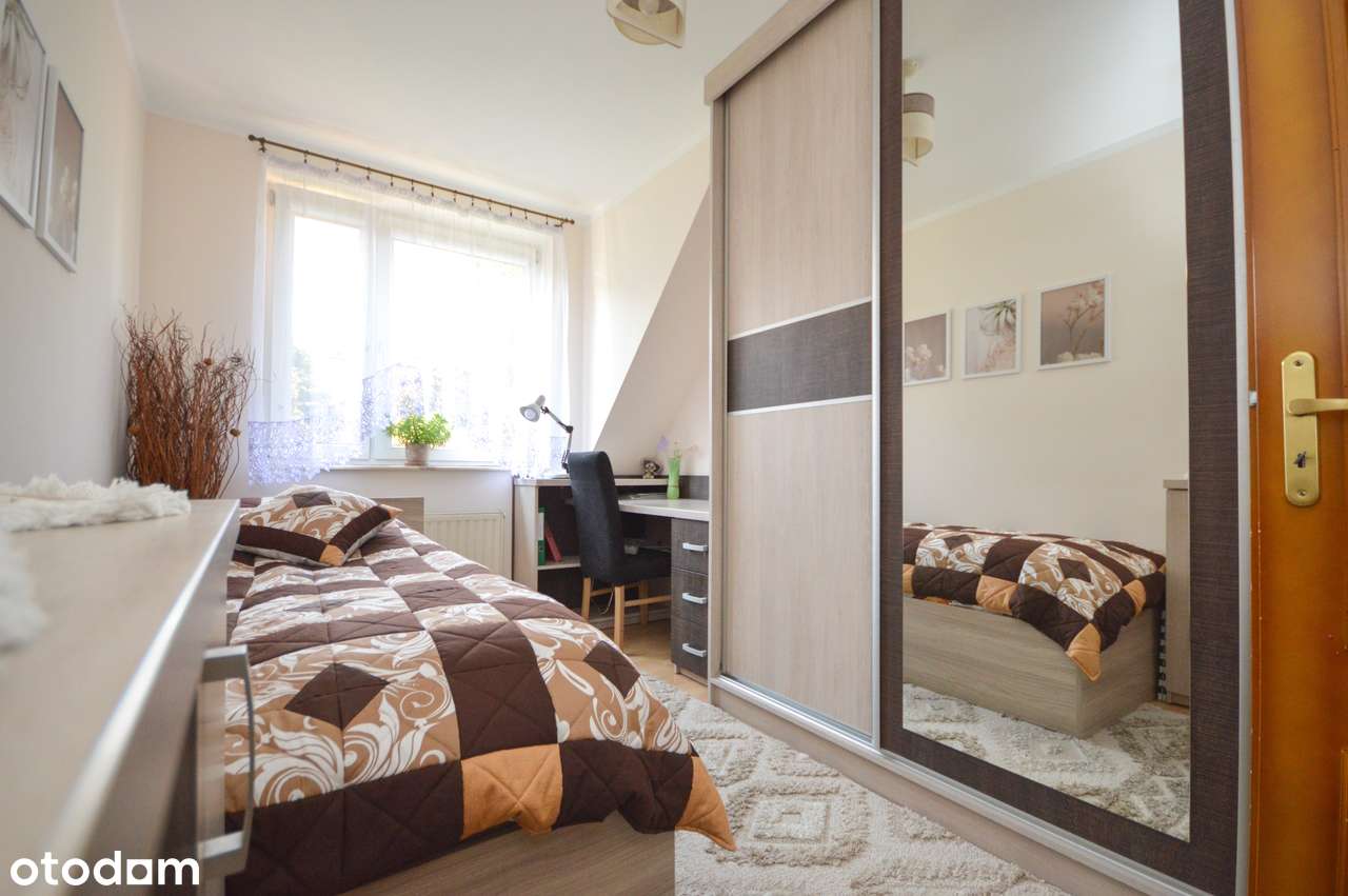 Budynek usługowo-mieszkalny przy głównej drodze krajowej nr 44-6