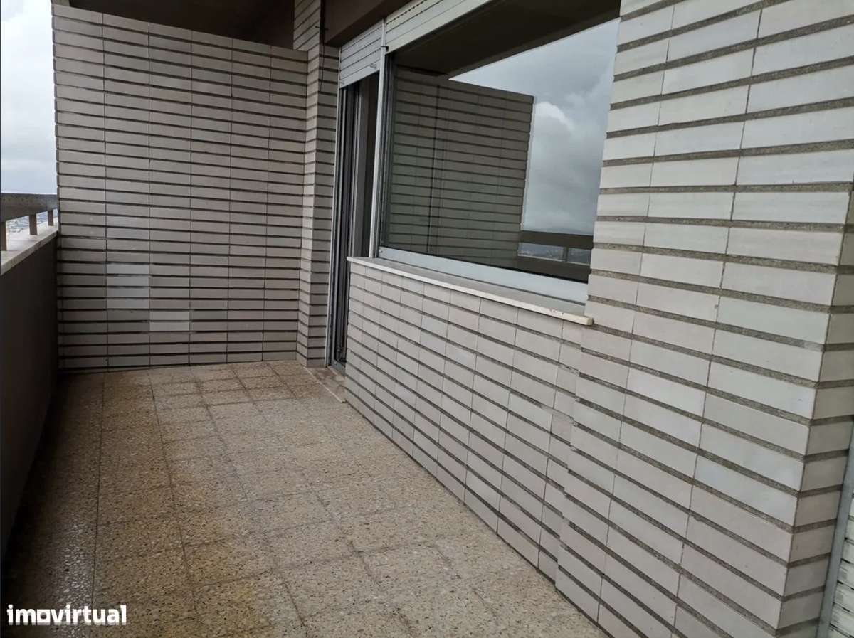 Arrendamento | Ap. T2 no Centro de Braga - semi-equipado I 2 frentes - Grande imagem: 2/25