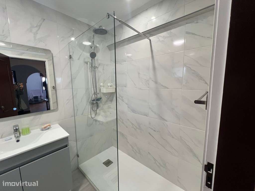 Apartamento T2 primeira linha lateral de mar em Quarteira - Oportun...-14