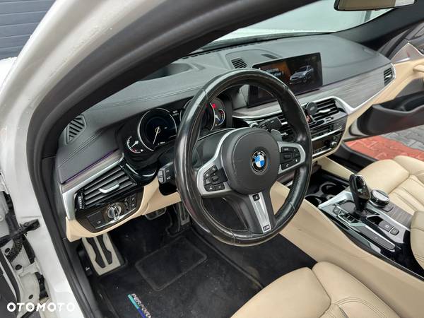 BMW Seria 5 M550i xDrive - 19