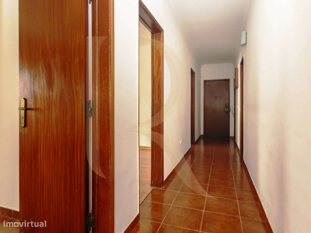Apartamento T2 na Torre da Marinha-9