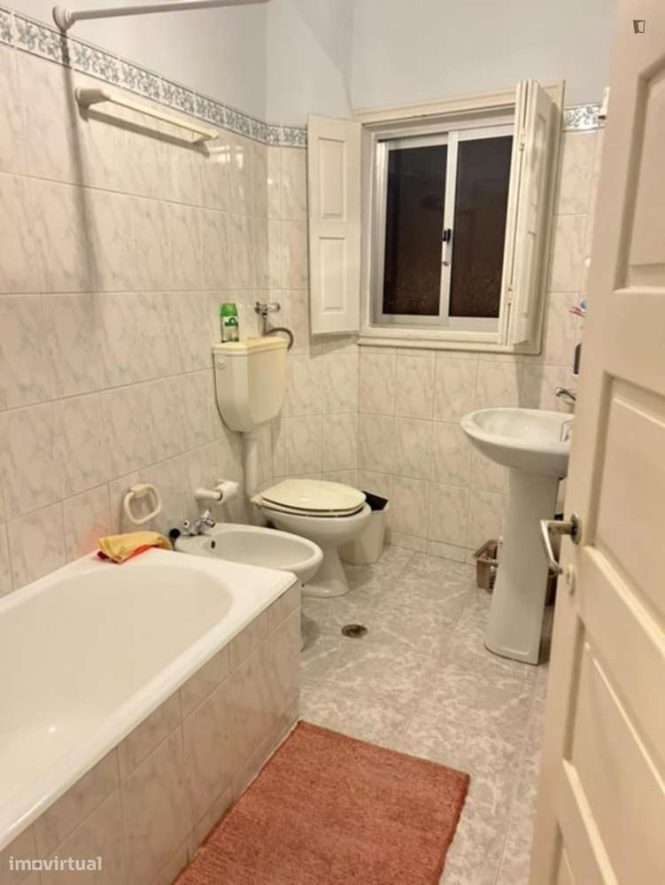 Quarto - localizado em Mafamude Porto - Grande imagem: 5/6