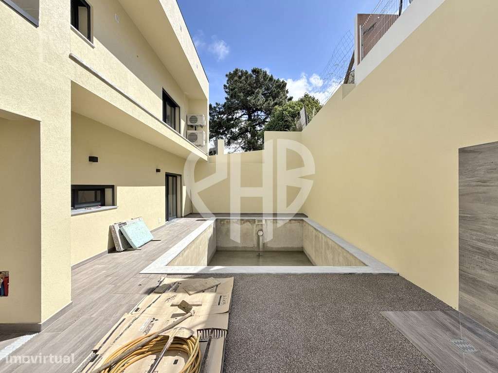 Moradia de Luxo T4 C/ Piscina e Box // Em Construção-46