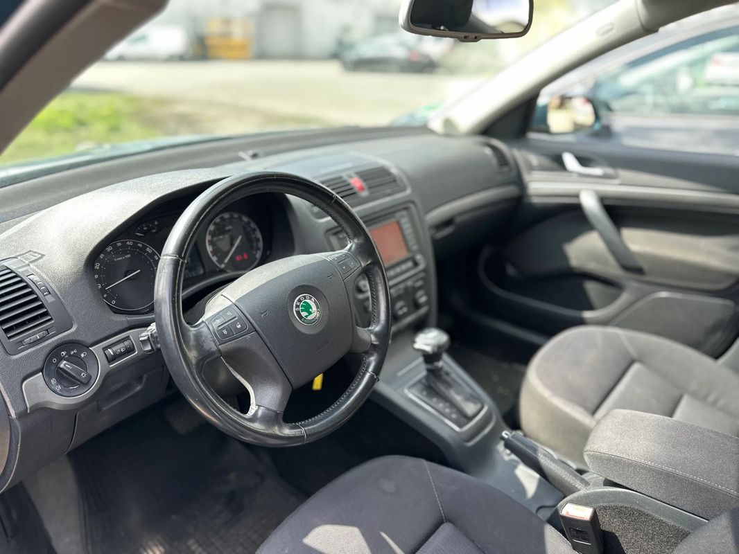 Skoda Octavia 1.6 FSI Elegance Aut - 5