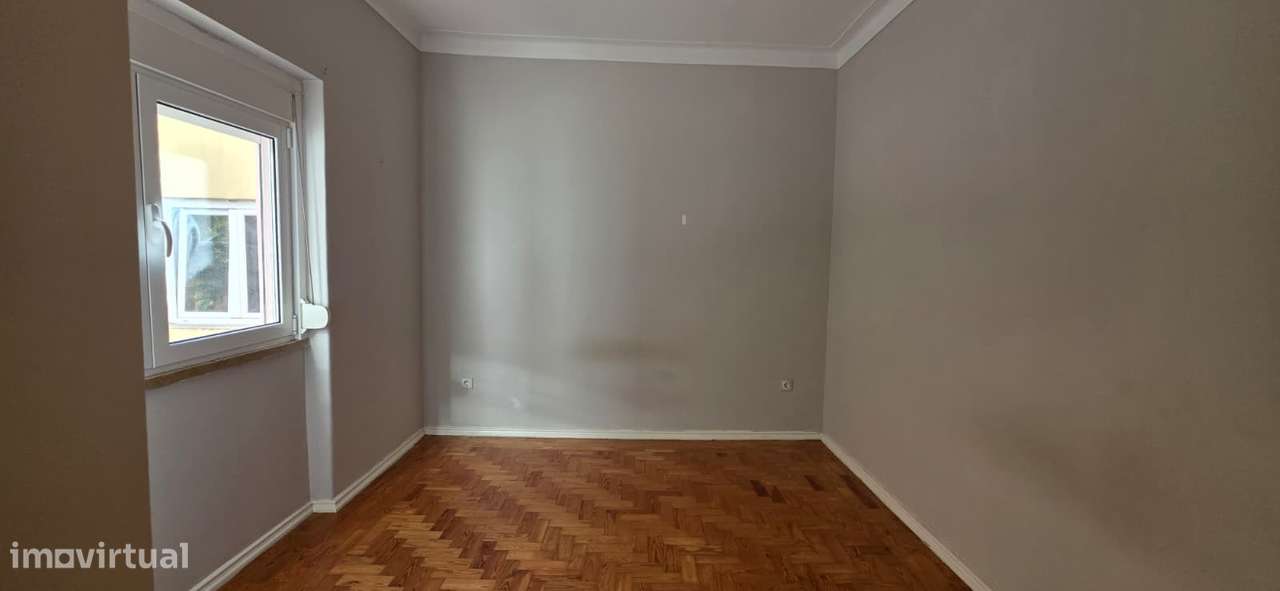 Apartamento T1 Renovado Laranjeiro-14