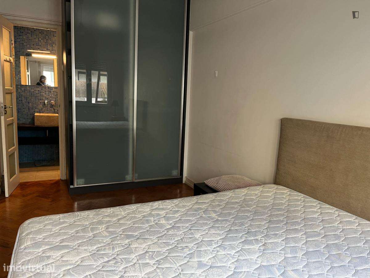 Apartamento com 1 quartos - localizado em Estrela Lisbon - Grande imagem: 2/7