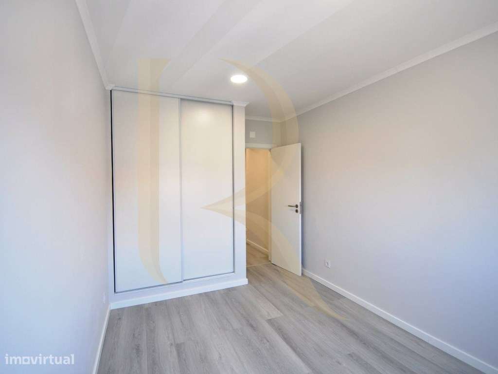 Apartamento T4 remodelado com varanda na Cruz de Pau-19