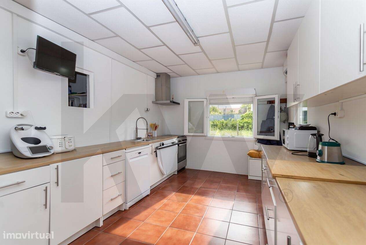 Moradia T2  com Garagem  e anexos inserida num lote de 1500 m2 de ter - Grande imagem: 4/59