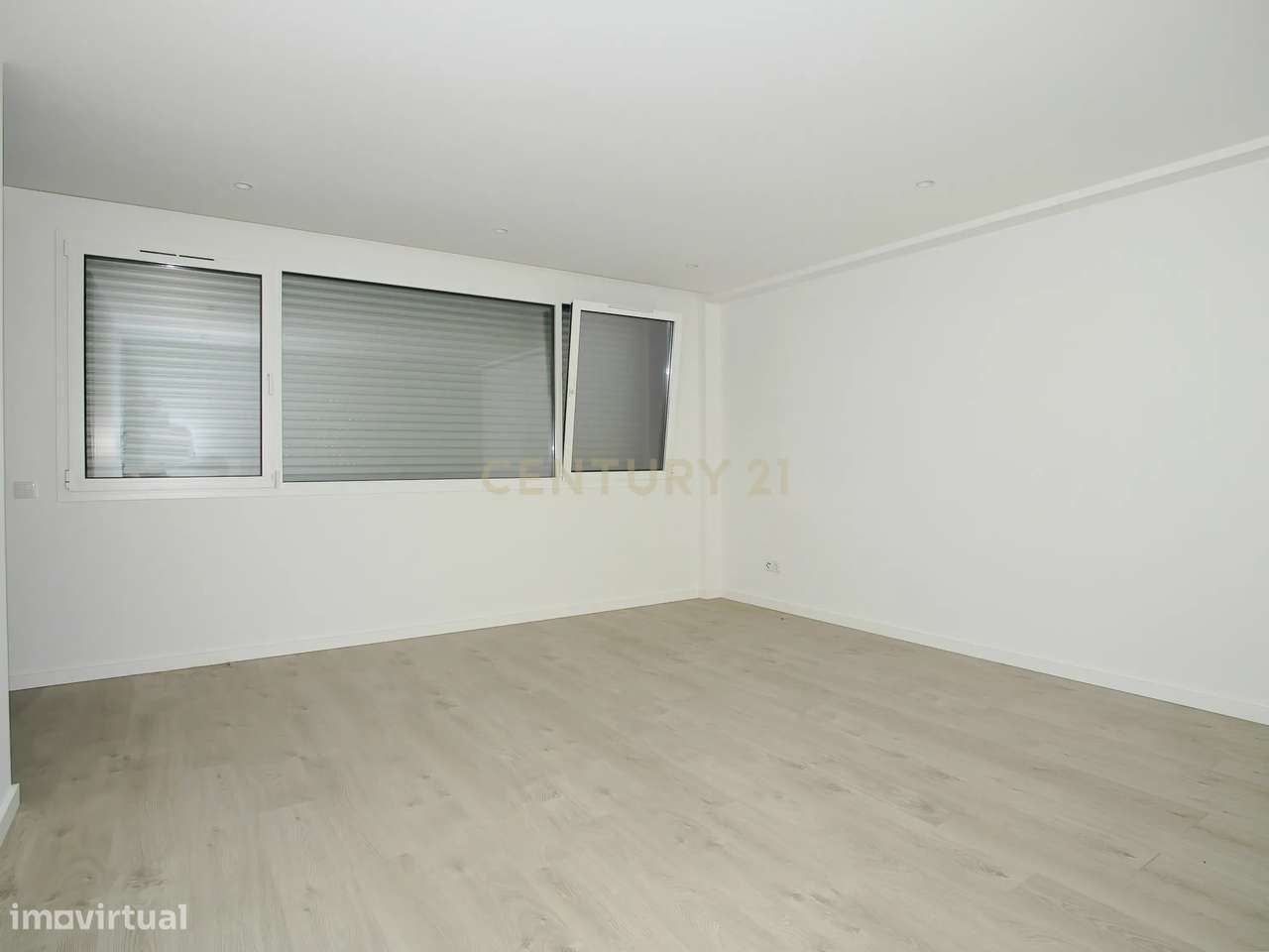 Lindíssimo Apartamento Novo T2 a dois passos da praia-18