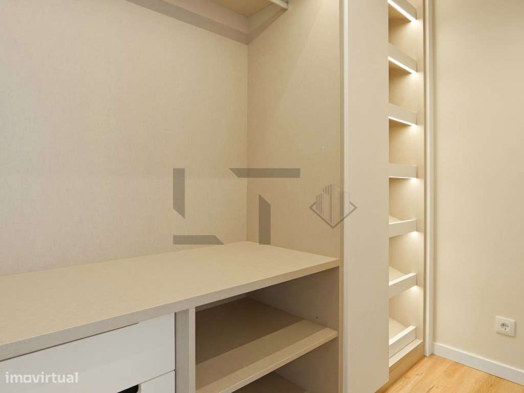 Penthouse T3 (possível T4) com Terraço, plena vista Rio e Garagem, ...-30