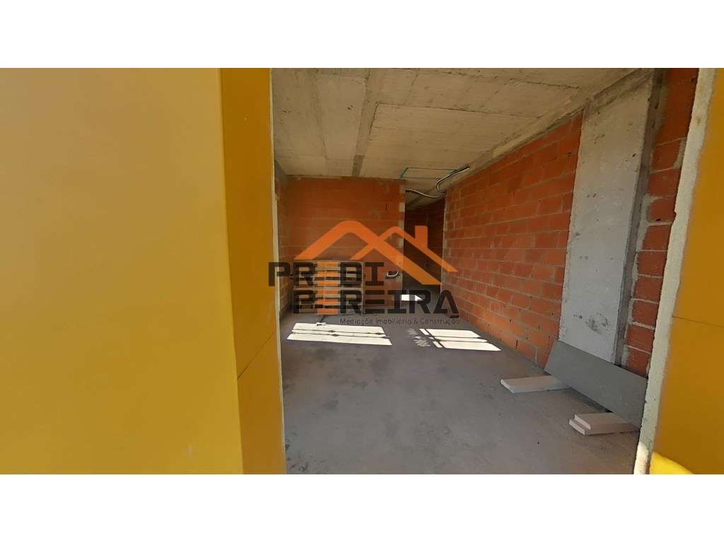 *NOVA CONSTRUÇÃO*
T3 situado em condomínio fechado, com varanda de...-30