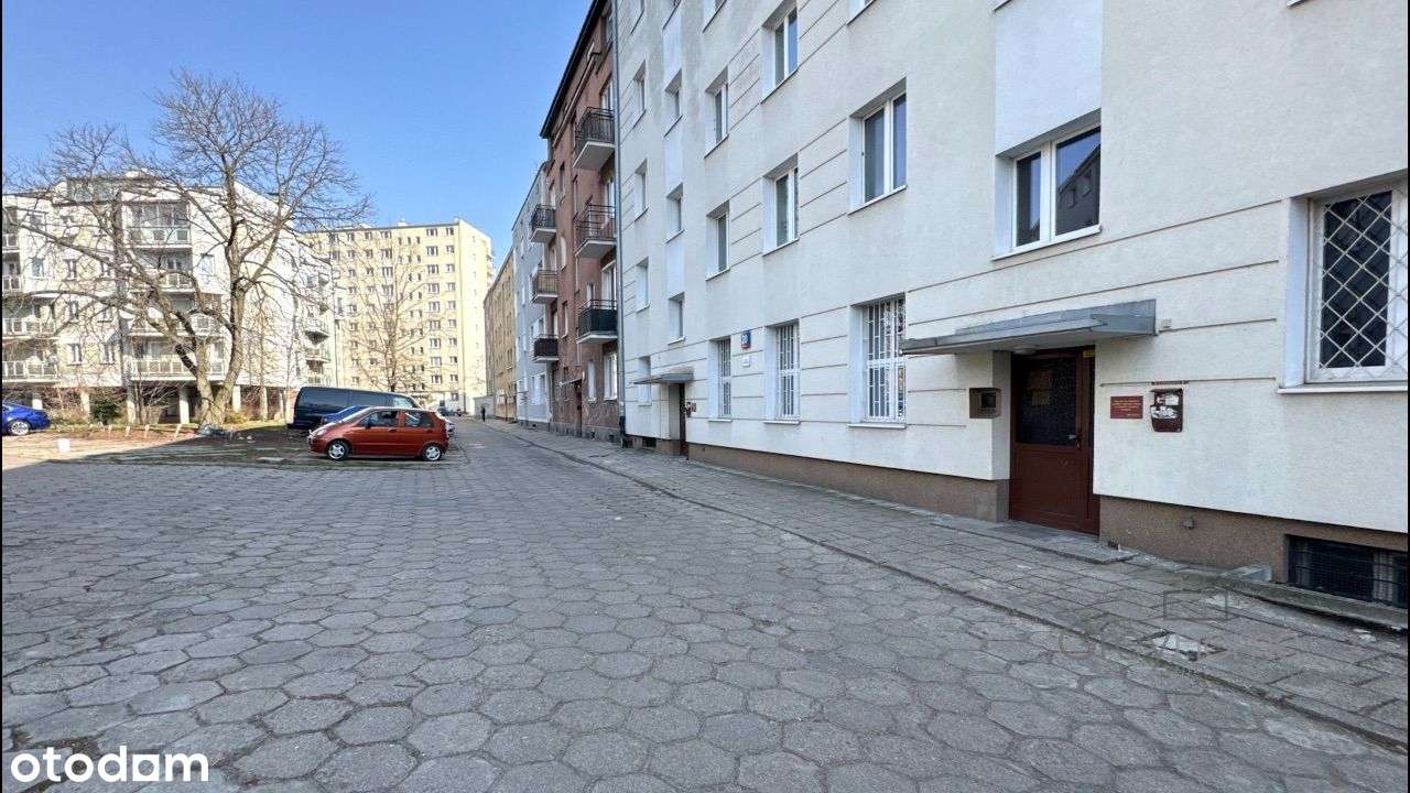 Trzypokojowe mieszkanie przy Łazienkach.-16