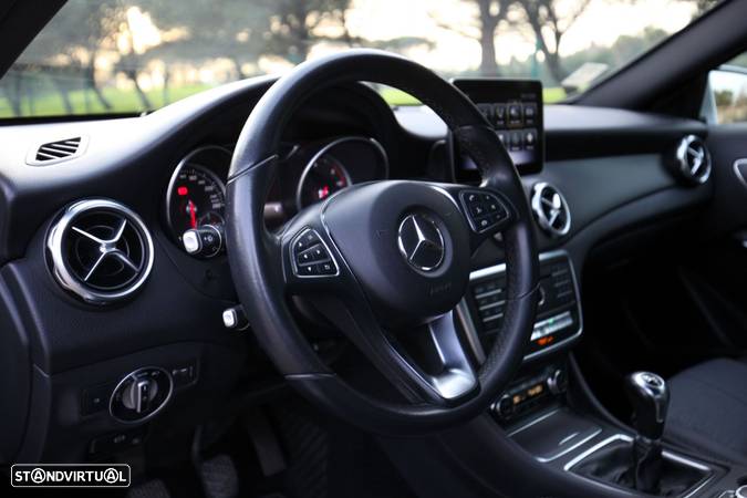 Mercedes-Benz GLA 180 d Urban - 38