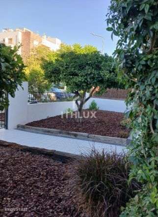 Villa de luxo impecavelmente apresentada com piscina e jardins em Tavi-45