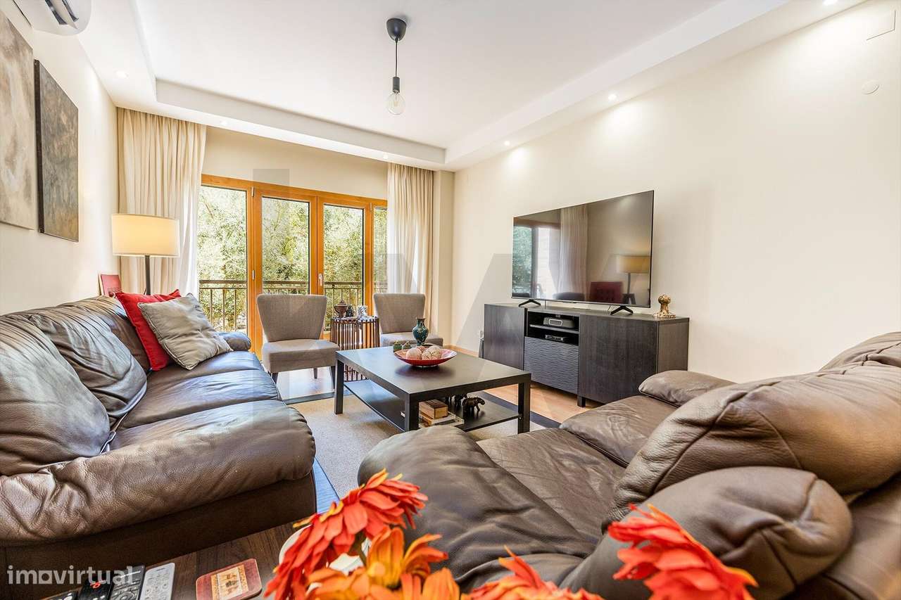 T2 com Box de 50 m2 no Parque Residencial do Almirante – Santo António-1