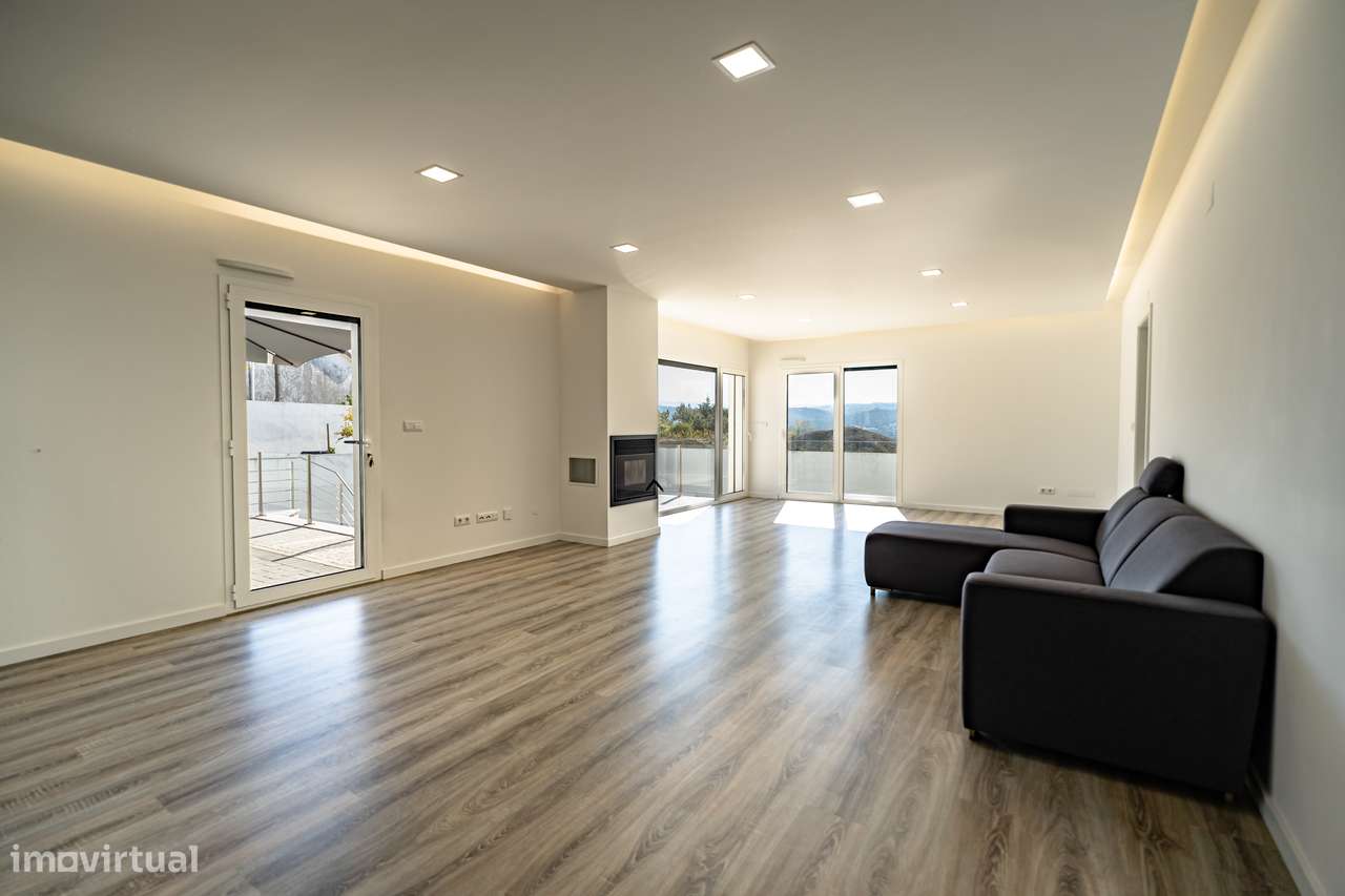 Moradia unifamiliar semi nova - Grande imagem: 5/28