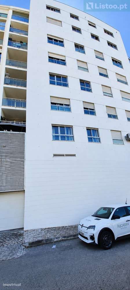 T2 com Sala de 43m2, Parqueamento e Arrecadação na Avenida do Parque,-24