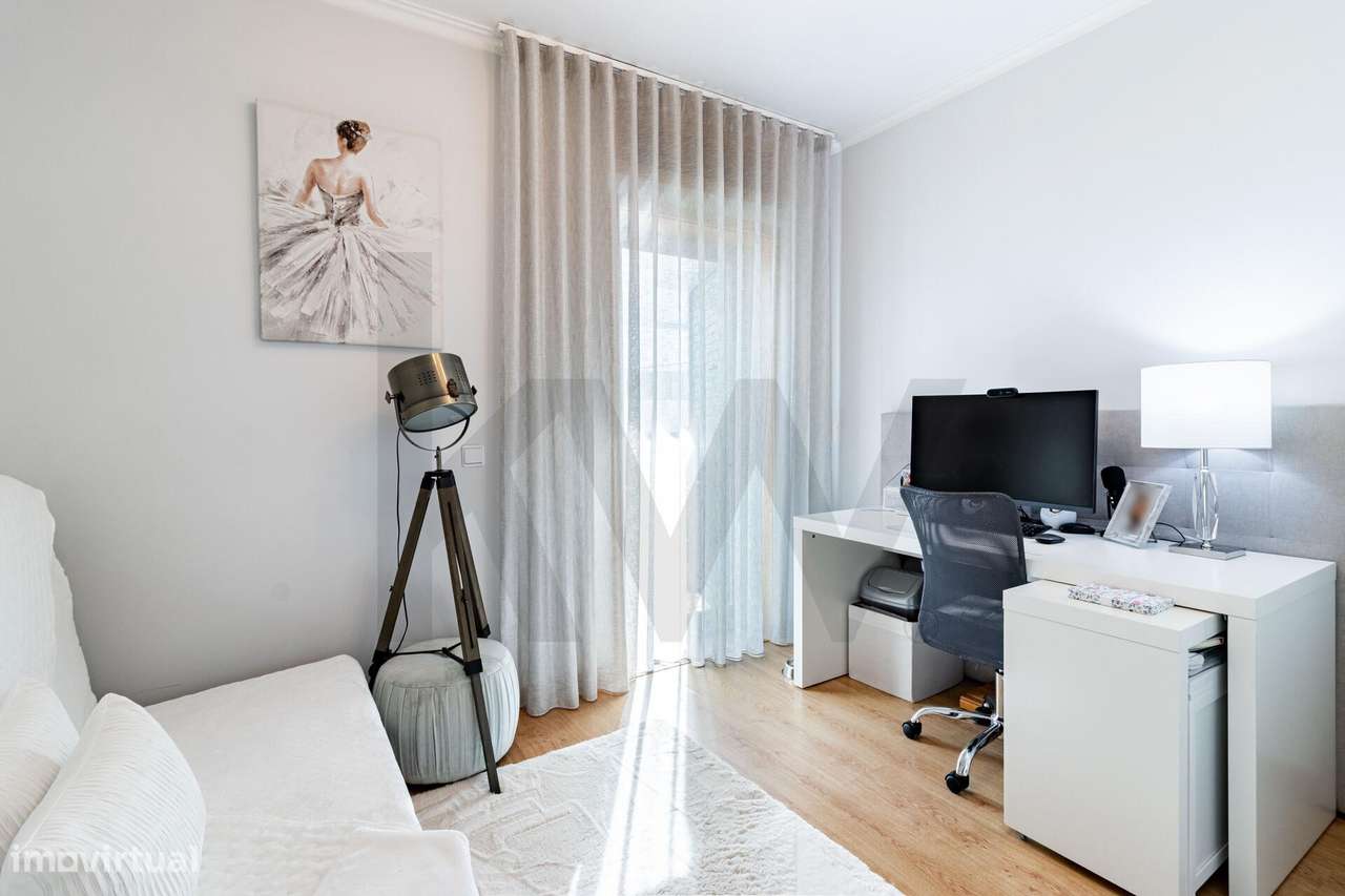 MORADIA EM BANDA T3-26