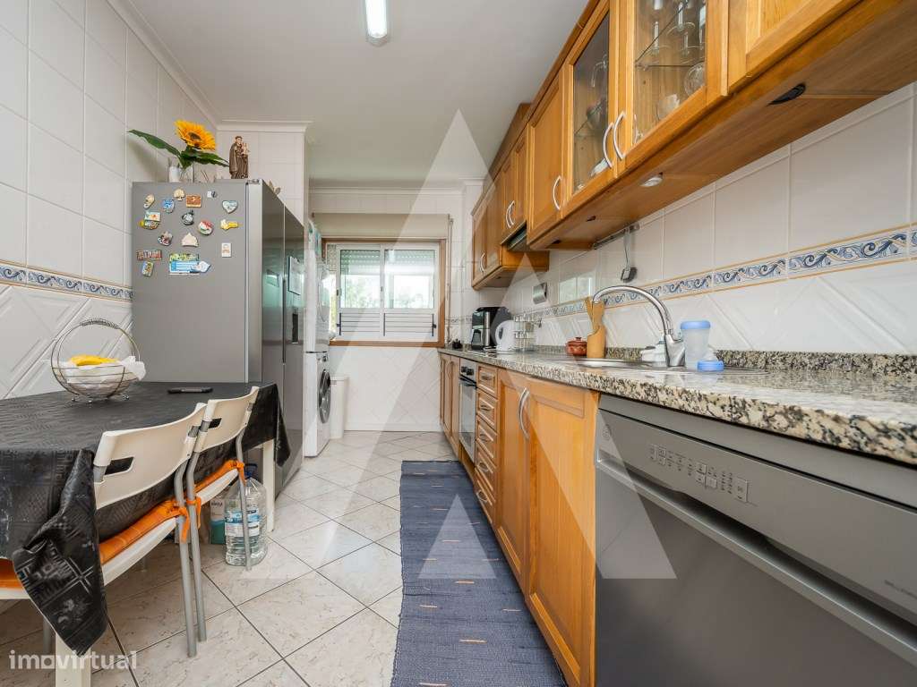 Apartamento T2 no Último Piso com Garagem Fechada - A 5 min de Sant...-6
