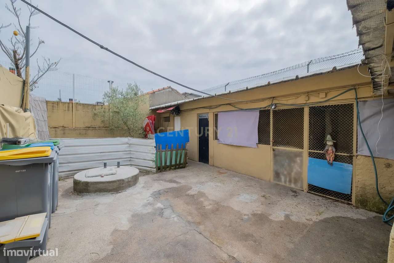 Moradia composta por Habitação, comercio e serviços-19