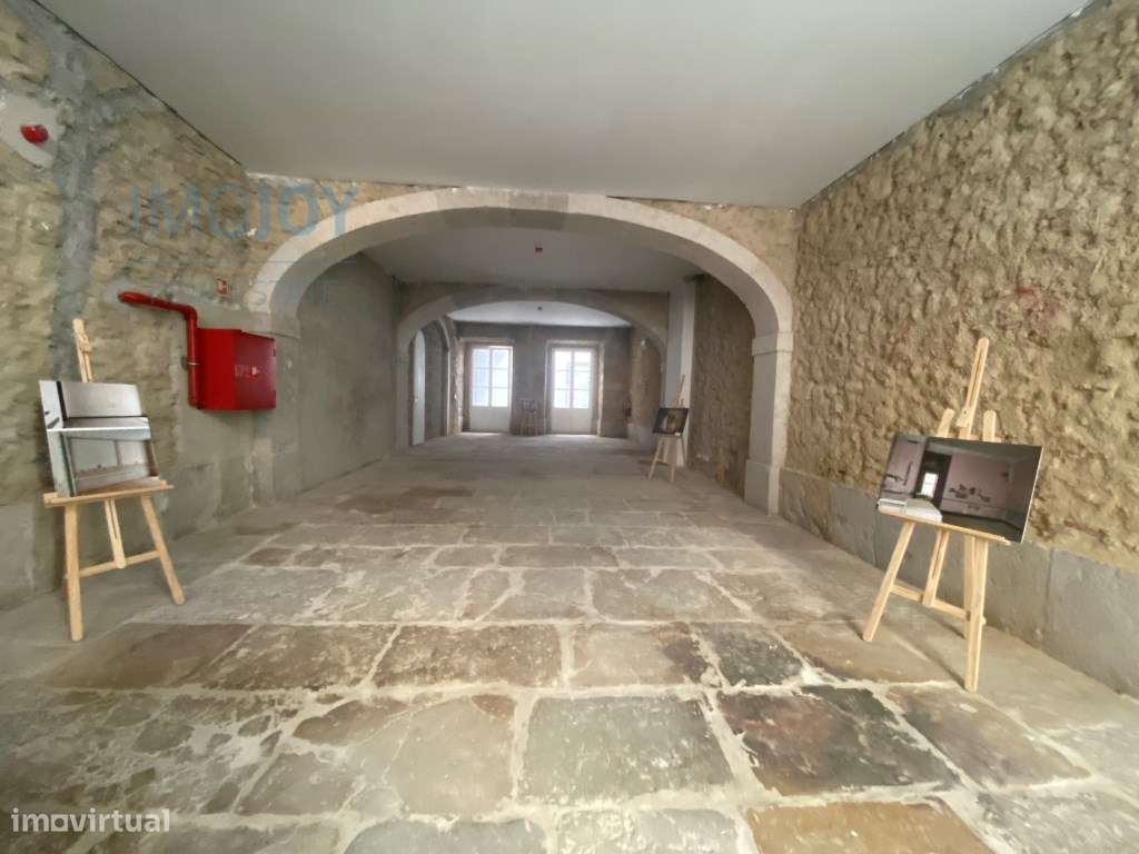 Espaço para transformar num Estabelecimento Comercial na Rua da Mad... - Grande imagem: 5/29