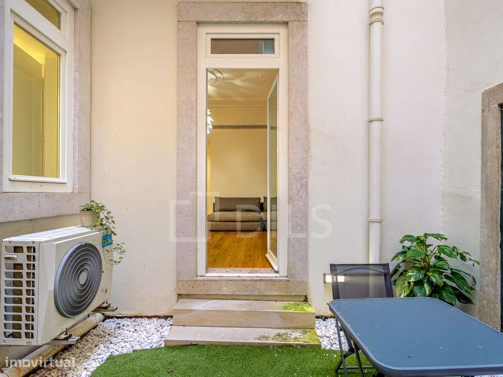 Apartamento T1 Lisboa, renovado, com pátio privativo-9