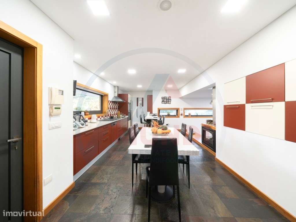 Moradia T3+1 de linhas modernas, com áreas bastante generosas, gara... - Grande imagem: 4/56