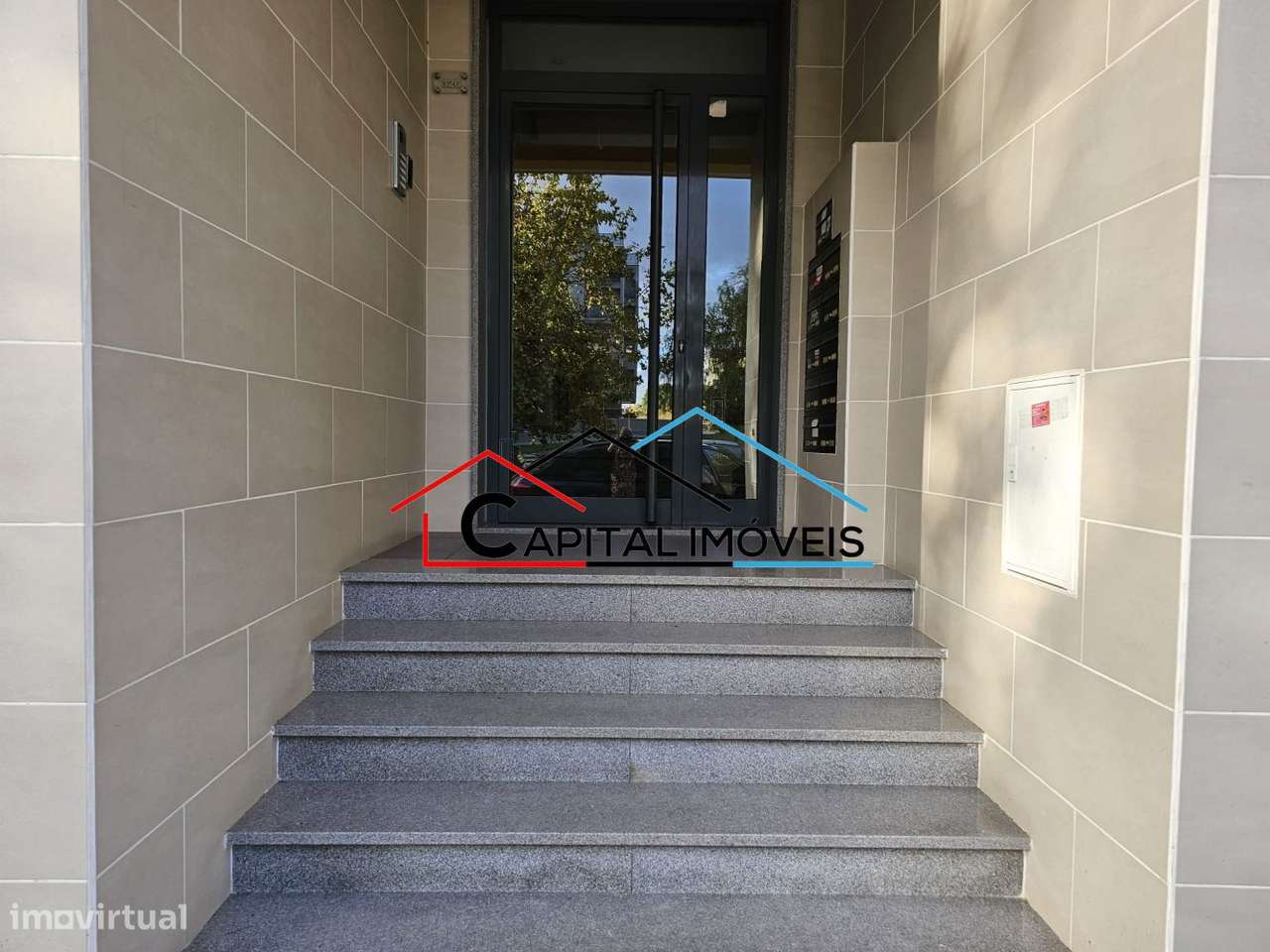 Apartamento T3 com suíte, varandas, garagem e arrecadação-48