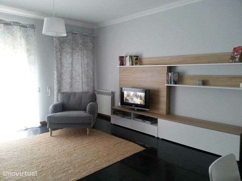 Um refúgio junto ao Mar. Excelente apartamento T2. Miramar - Grande imagem: 4/11