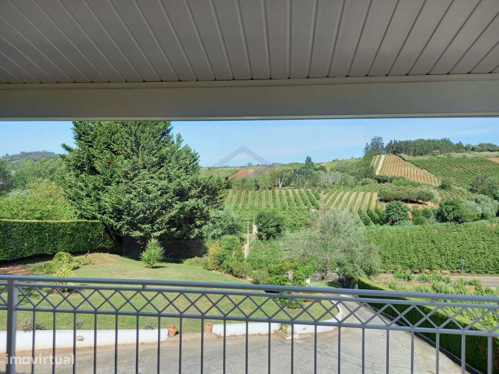 Moradia Tradicional Portuguesa com Piscina e Vistas Deslumbrantes-6