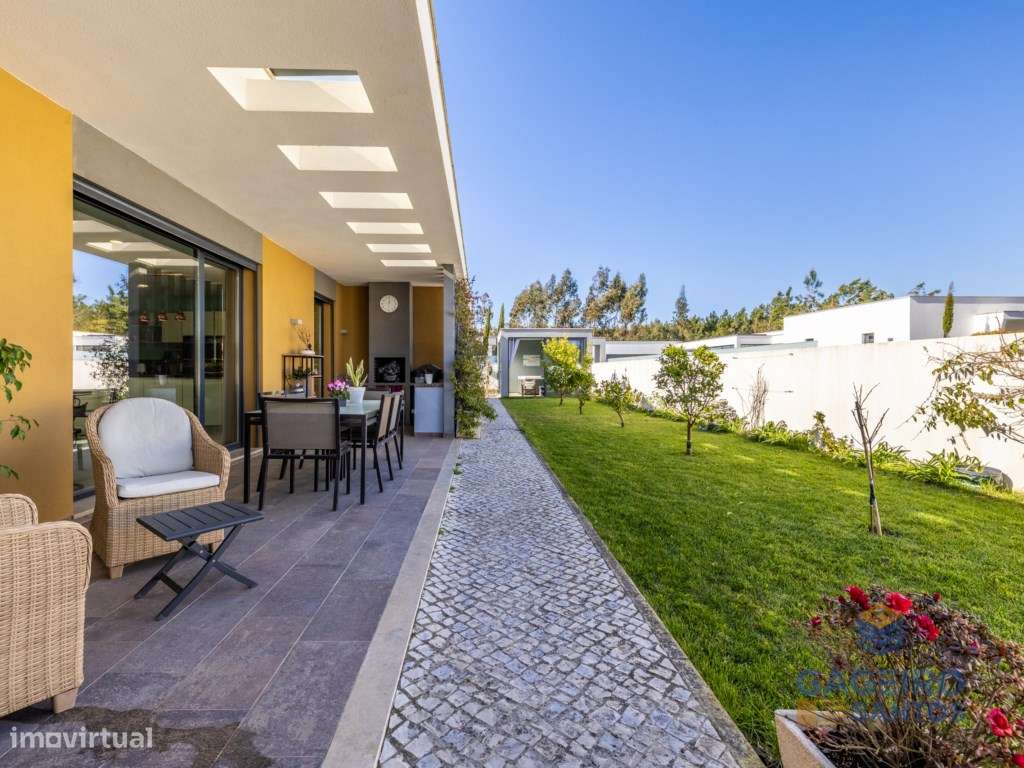 Moradia Térrea T3 Contemporânea com Piscina-54