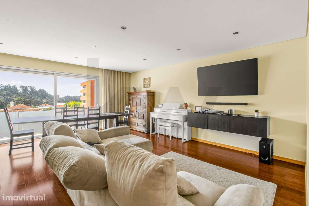 T4 com Garagem Privada e Vista no Coração da Feira — Espaço e Localiza - Grande imagem: 3/39