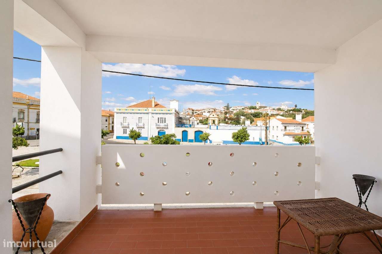 Moradia de Prestígio com T1 Independente, Terraço Panorâmico e Exce...-33