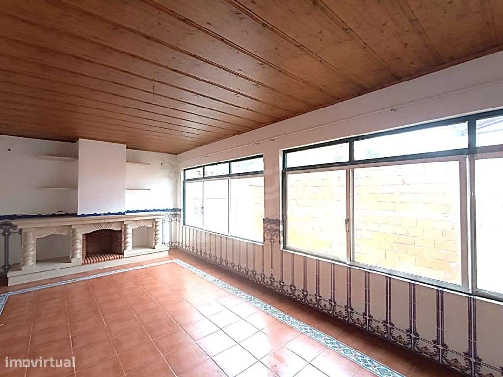 Fantástica moradia com 2 pisos, anexos e comercio-5