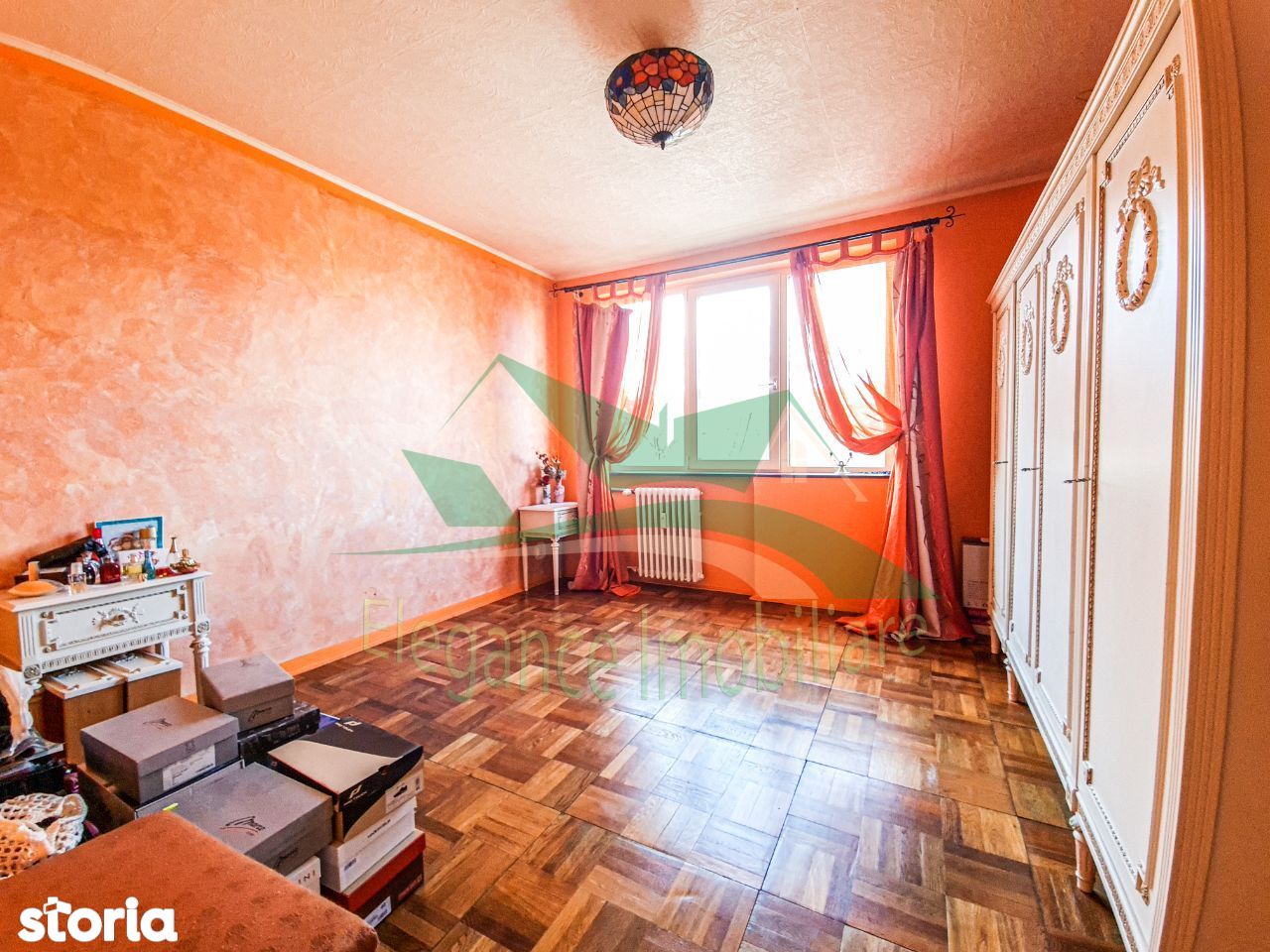 Apartament cu 3 camere, zona Podgoria