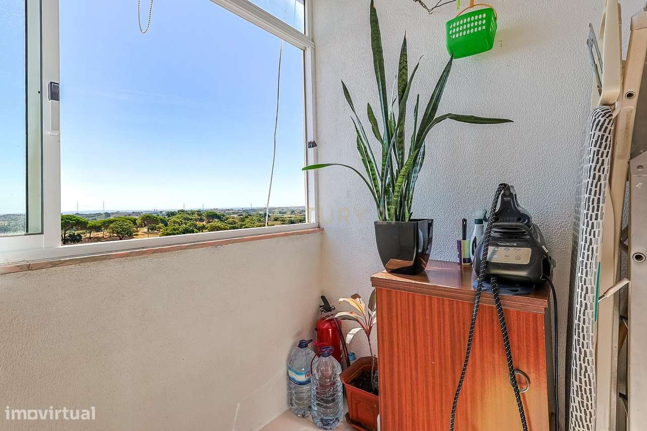 T2 com Vista Panorâmica sobre Setúbal | Excelente Localização-13