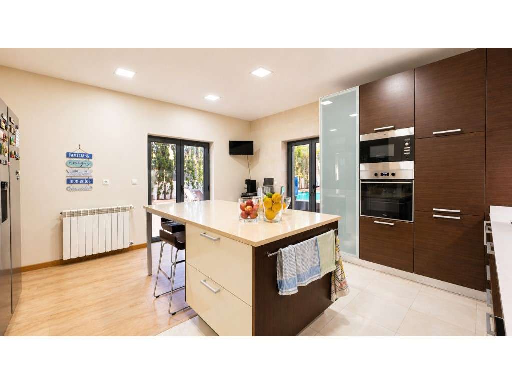 Moradia T4 com Piscina, Jardim e Garagem no Pinhal Novo - Excelente...-10