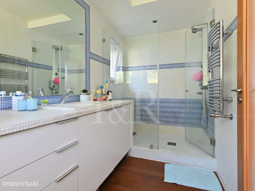 Moradia T6 com jardim, piscina e vista rio no Restelo, Lisboa-41