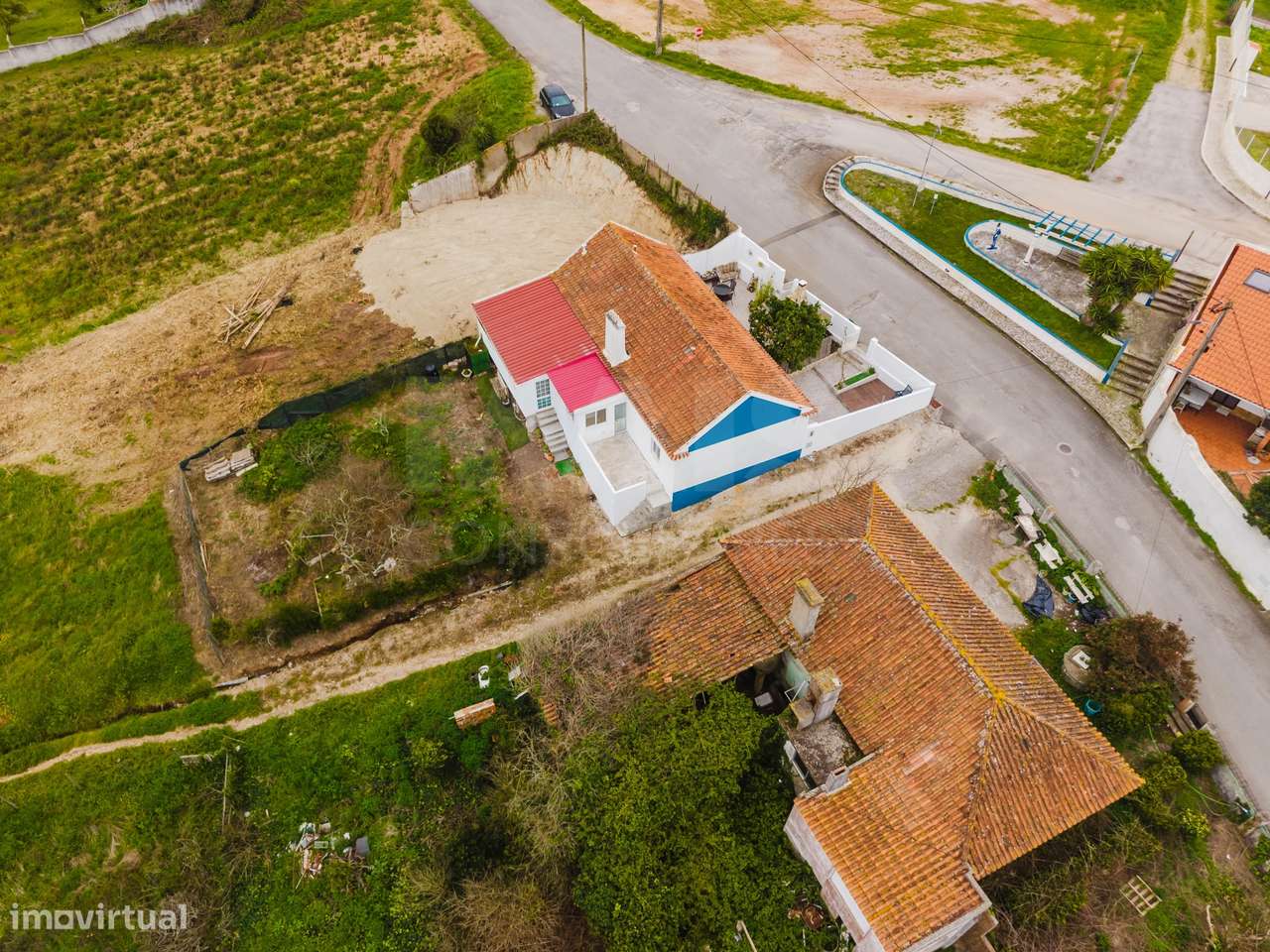 Moradia Térrea Renovada C/ Logradouro e Terreno, Vimeiro - Lourinhã-30