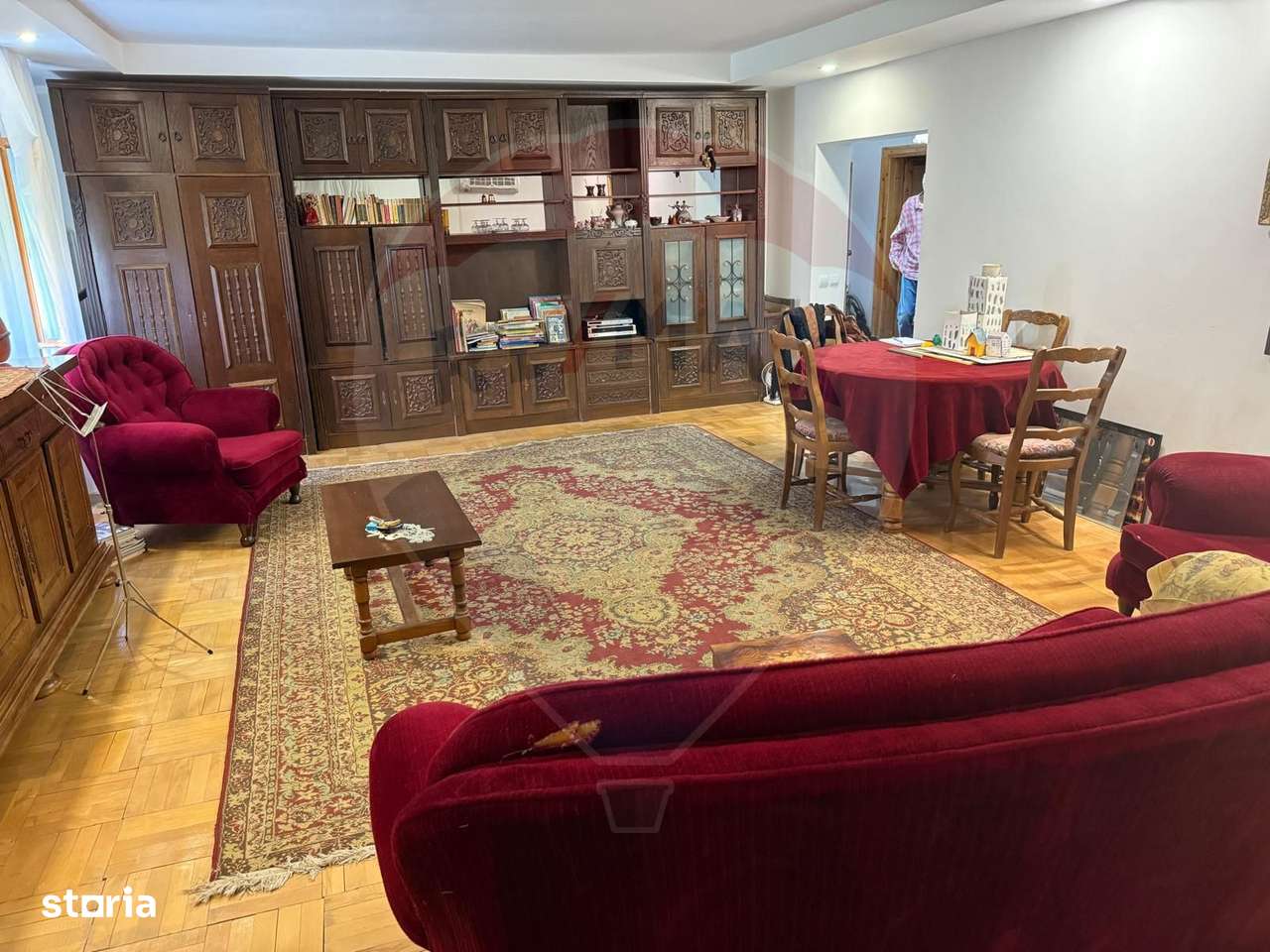 Casă / Vilă cu 6 camere de vânzare în zona Central - Imagine principală: 4/6