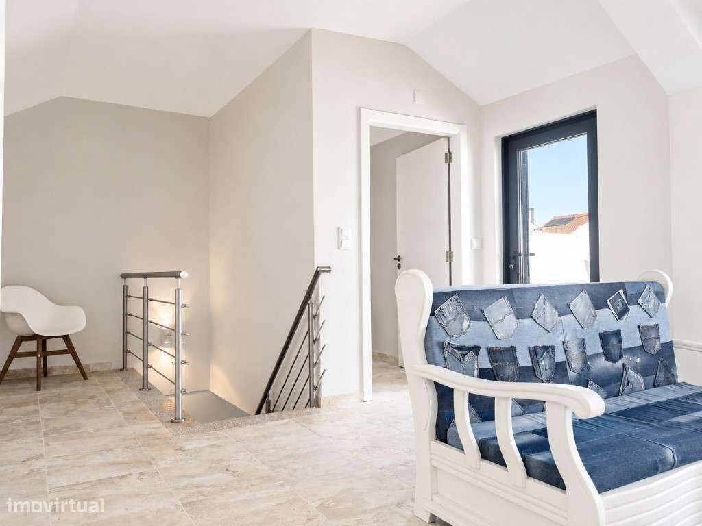 Moradia T3 +1 Renovada Pronta a Habitar Espaço, Conforto e excelent...-18