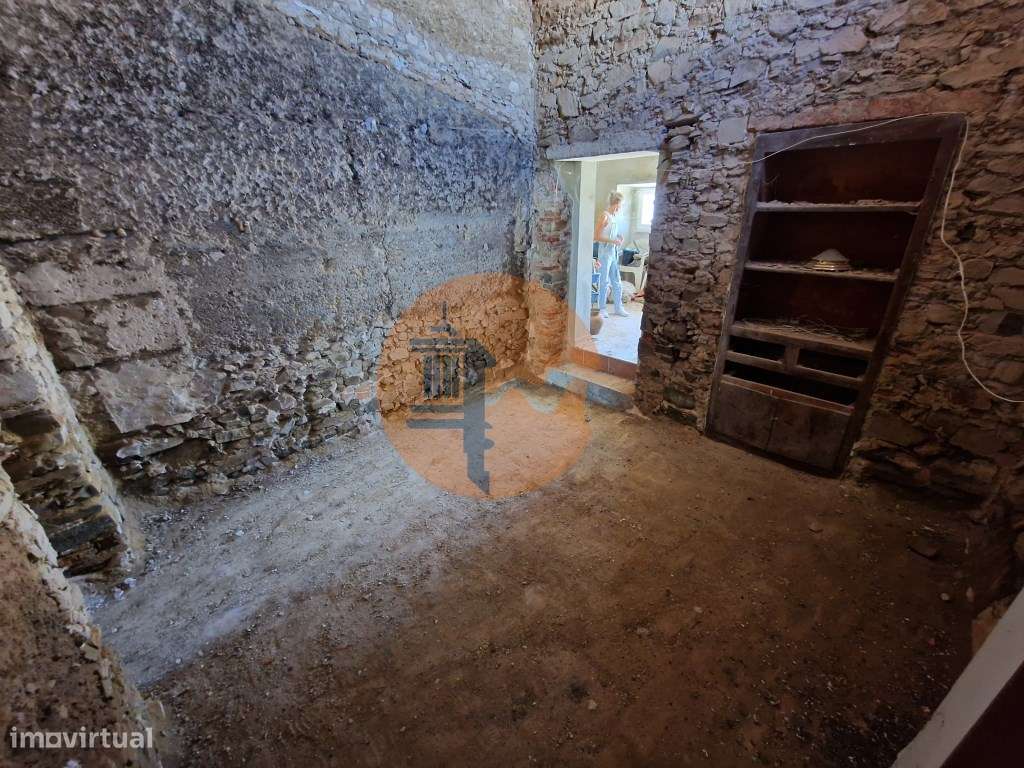 Moradia T3 para Remodelação Total no Coração do Azinhal - Grande Po...-9