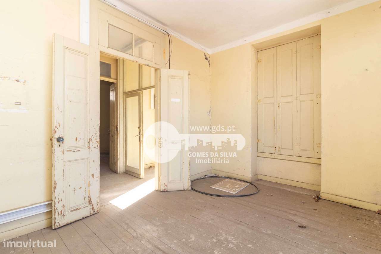 Moradia para Restauro com Projeto Aprovado - Junto ao Sameiro | Braga-6