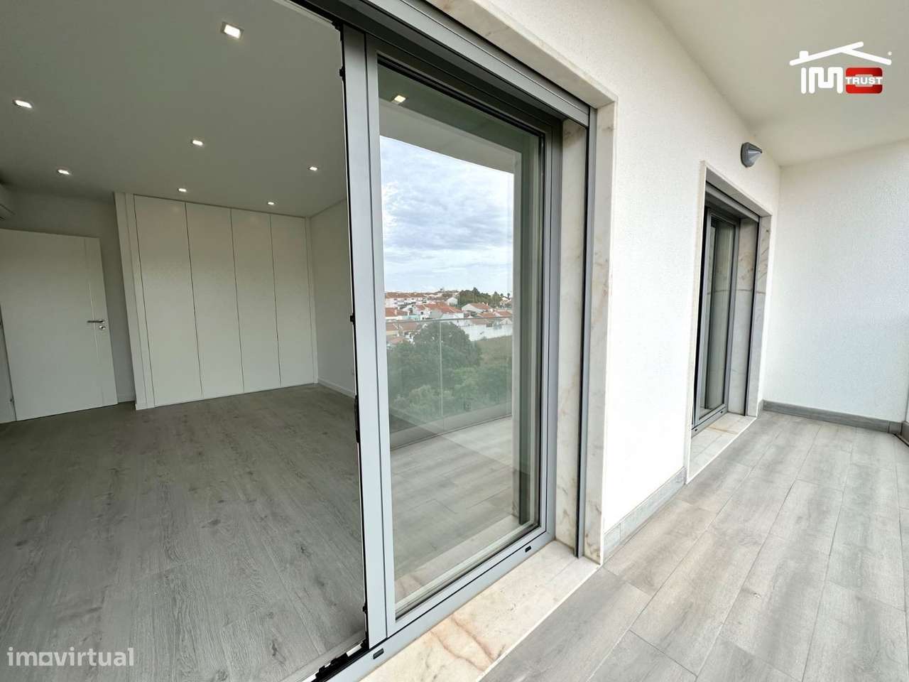 Incrivel Apartamento T3 com Varandas, Garagem e Arrecadação-11