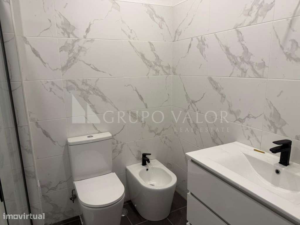 Apartamento T2 em remodelação total com Arrecadação, em Mem Martins-18