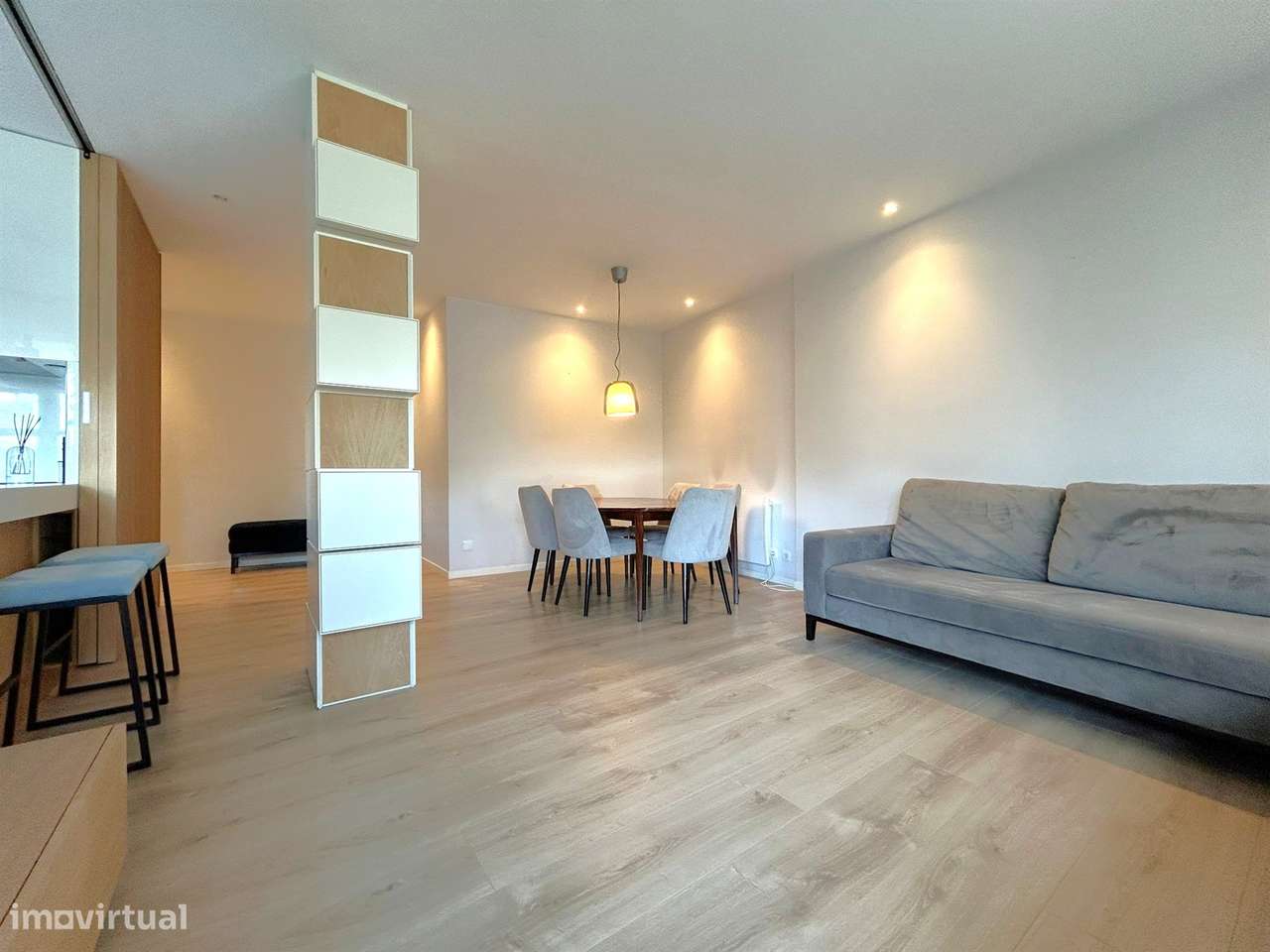 Apartamento T2 renovado com varanda e garagem | Mota Galiza - Grande imagem: 4/28