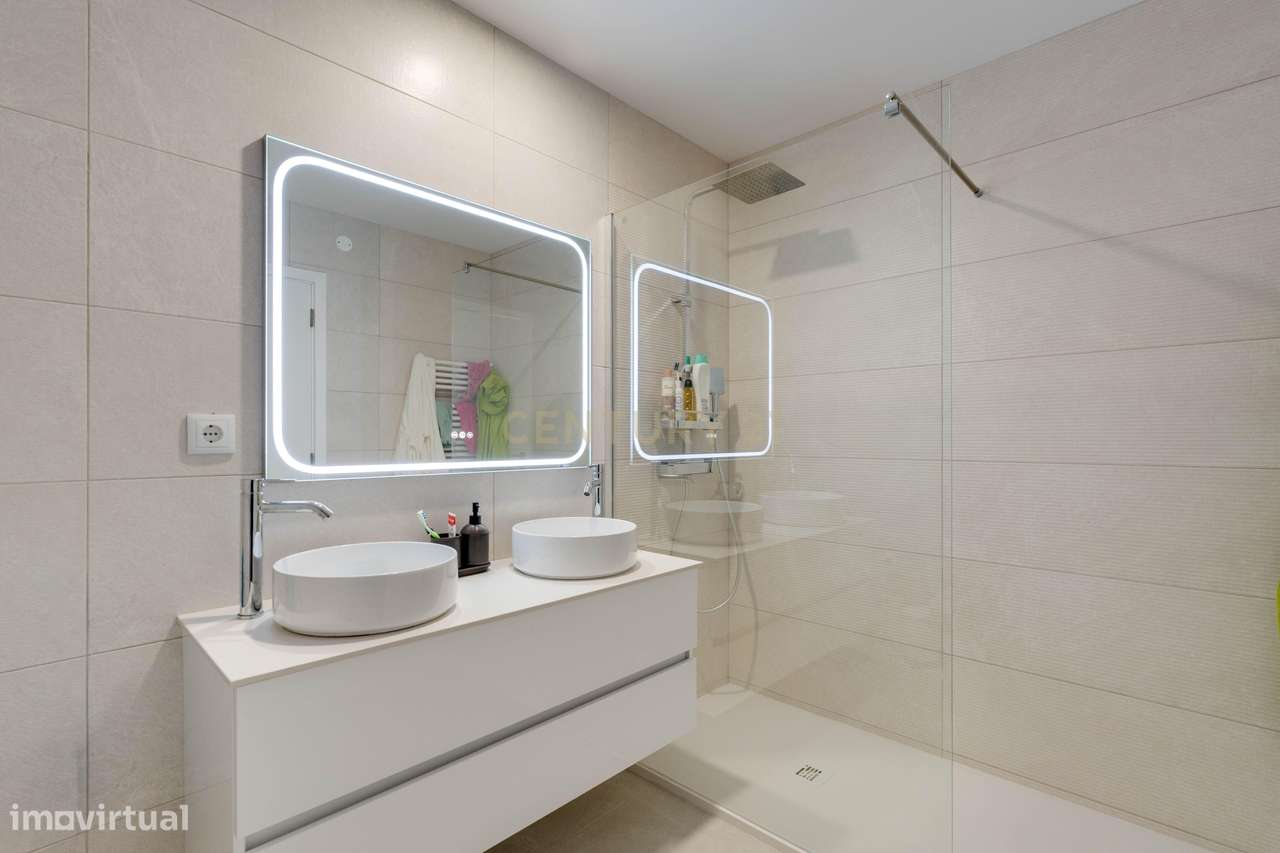 Moradia T3+1 em banda a 5 min do Centro da Cidade de Espinho-18