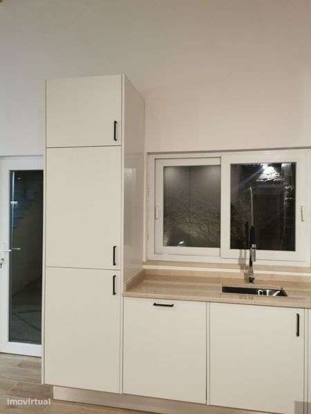 Moradia T2 com anexo T1, Logradouro e Piscina em Santos , Santarem - Grande imagem: 4/8