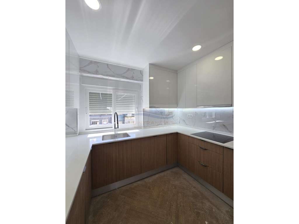 T3 Junto á Urbanização Vila Chã, com 2 WCS e Varandas - Totalmente ...-52