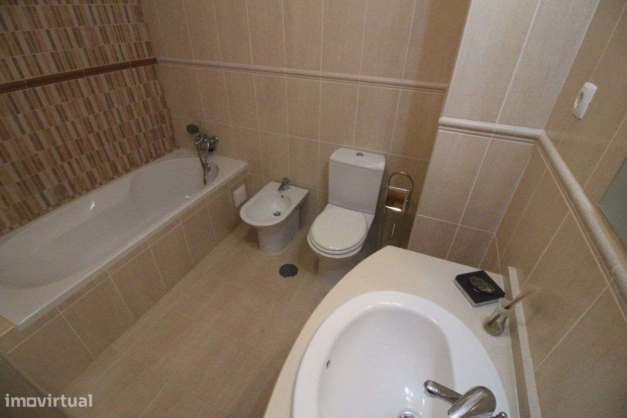 Armação de Pêra, T2 Semi-Novo com Piscina, Garagem e 2 wc´s-14